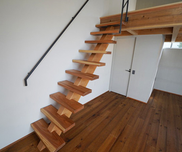 Nカフェ　【既存棟】階段１