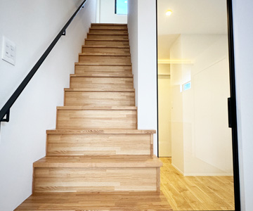 Y邸　階段１